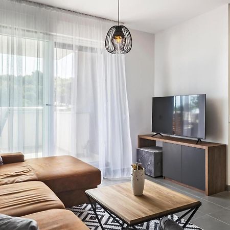 Amazing Apartment In Premantura With Kitchen מראה חיצוני תמונה