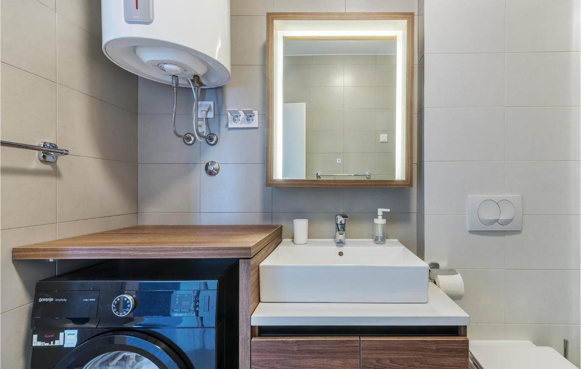 Amazing Apartment In Premantura With Kitchen מראה חיצוני תמונה