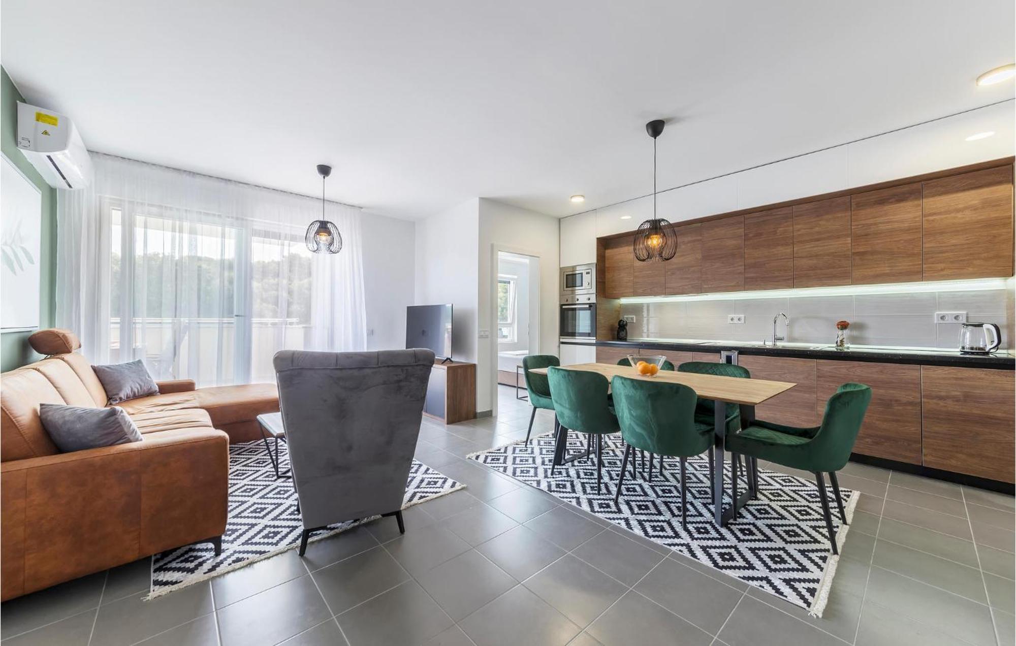 Amazing Apartment In Premantura With Kitchen מראה חיצוני תמונה