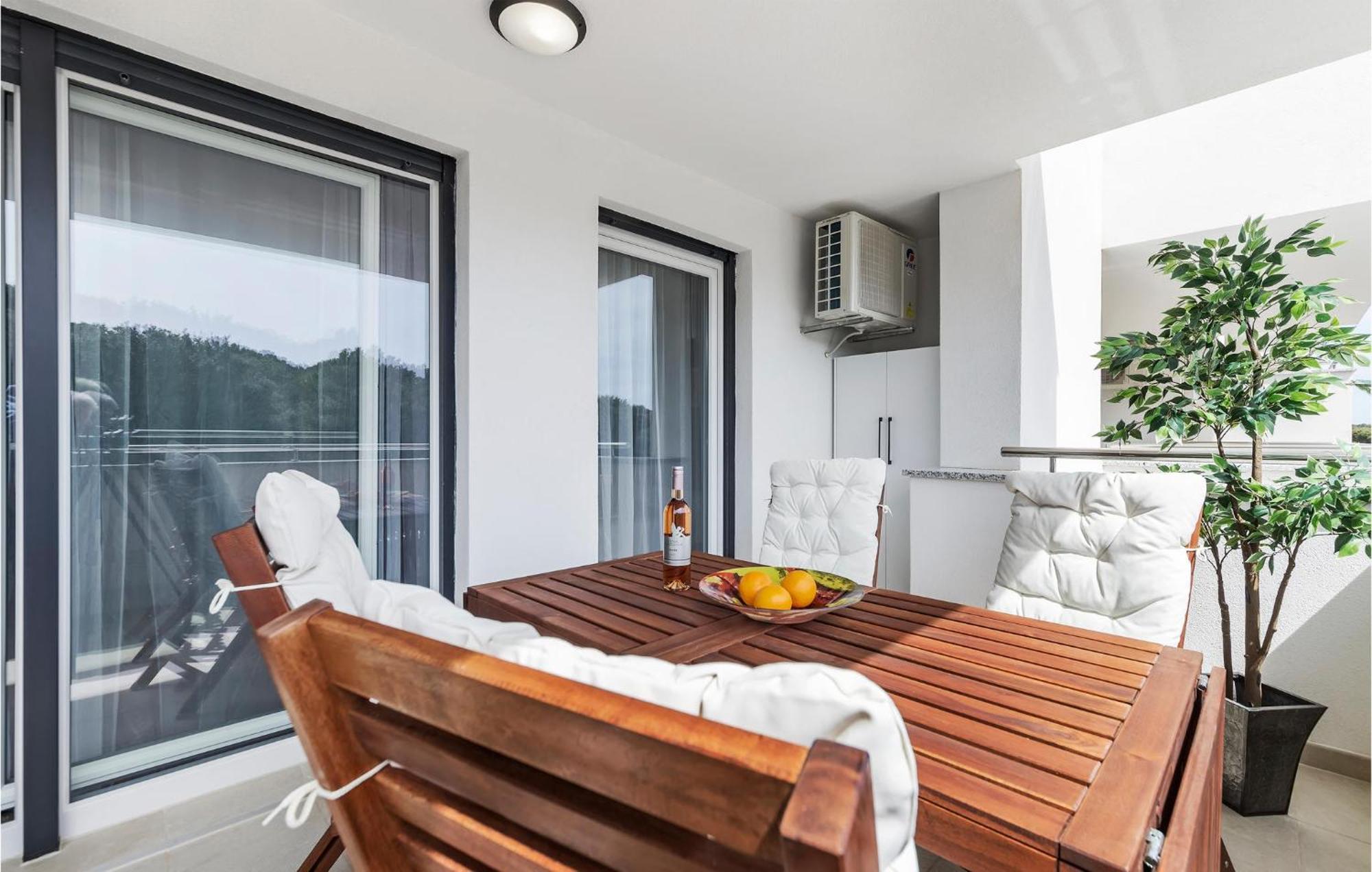 Amazing Apartment In Premantura With Kitchen מראה חיצוני תמונה