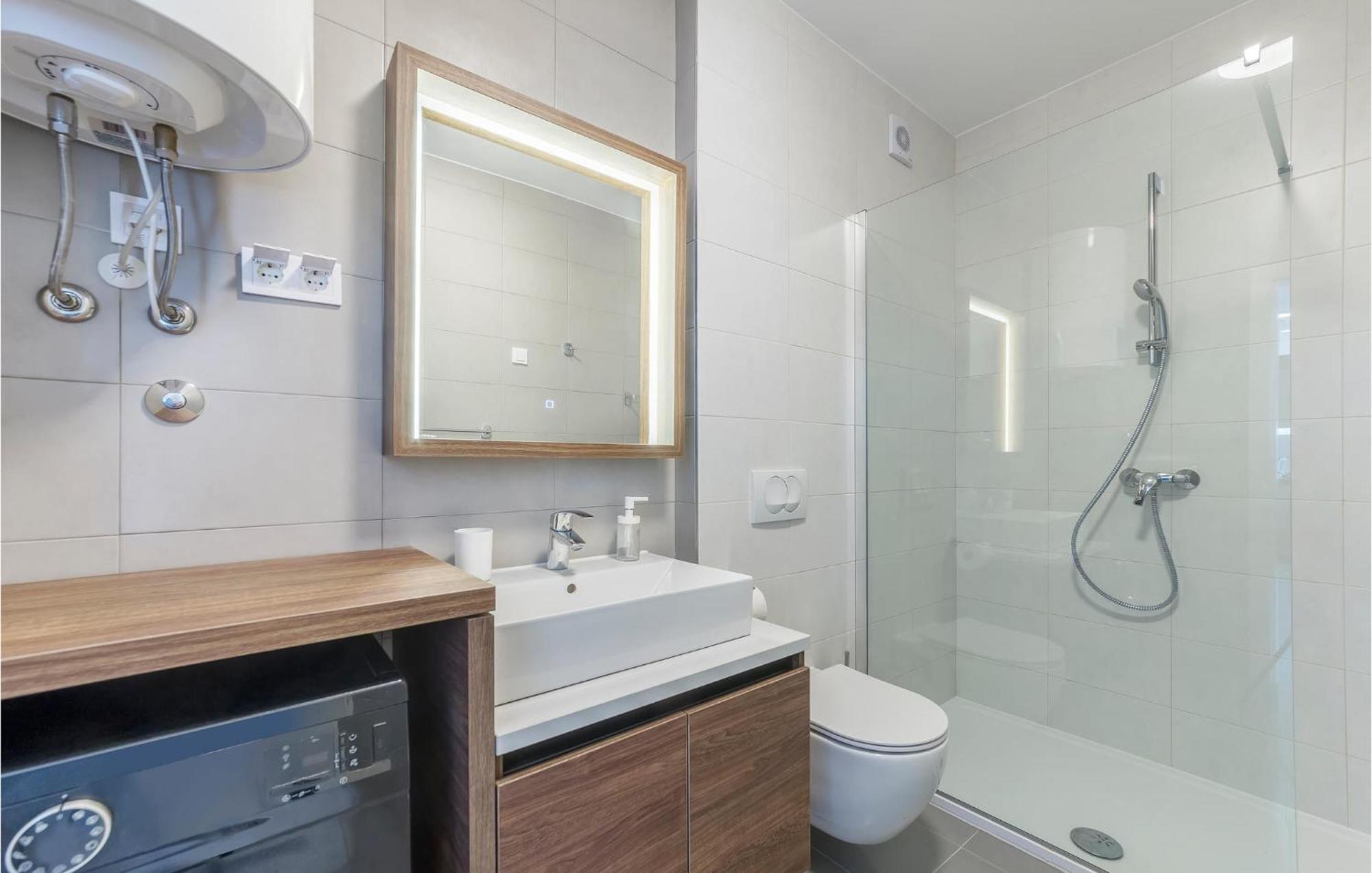 Amazing Apartment In Premantura With Kitchen מראה חיצוני תמונה